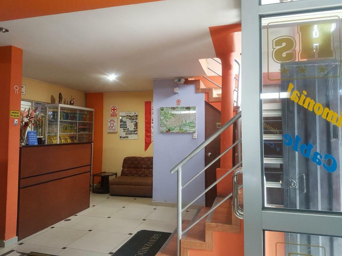 Hostal Los Pinos Уанкайо Экстерьер фото